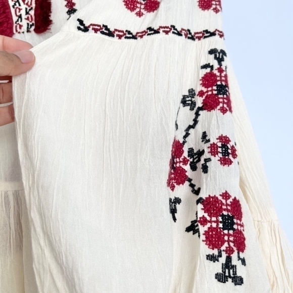 𝅺new Cute Option Ivory Embroidered Boho Peasant Top US S - Picture 6 of 8